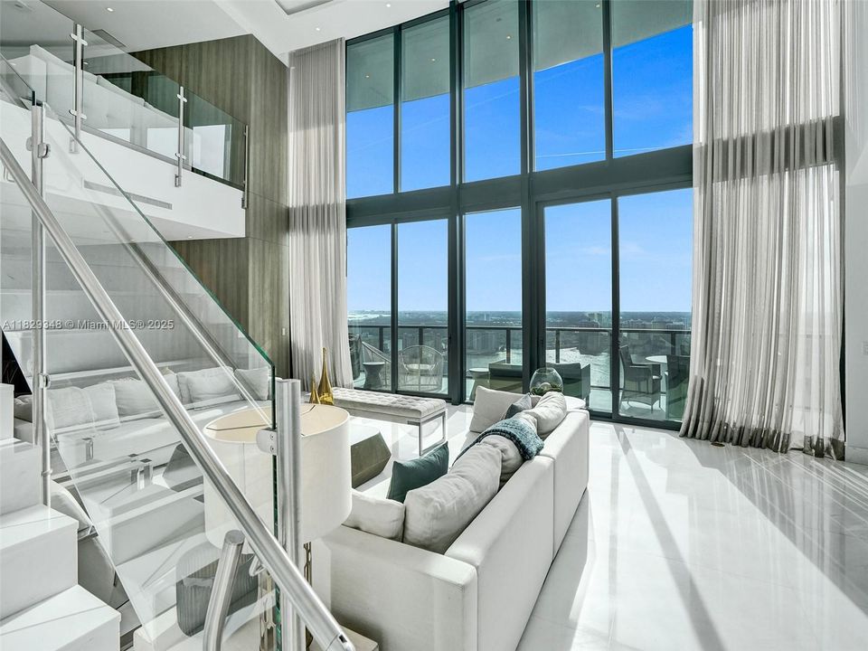 Recently Sold: $4,299,000 (3 beds, 4 baths, 3130 Square Feet)