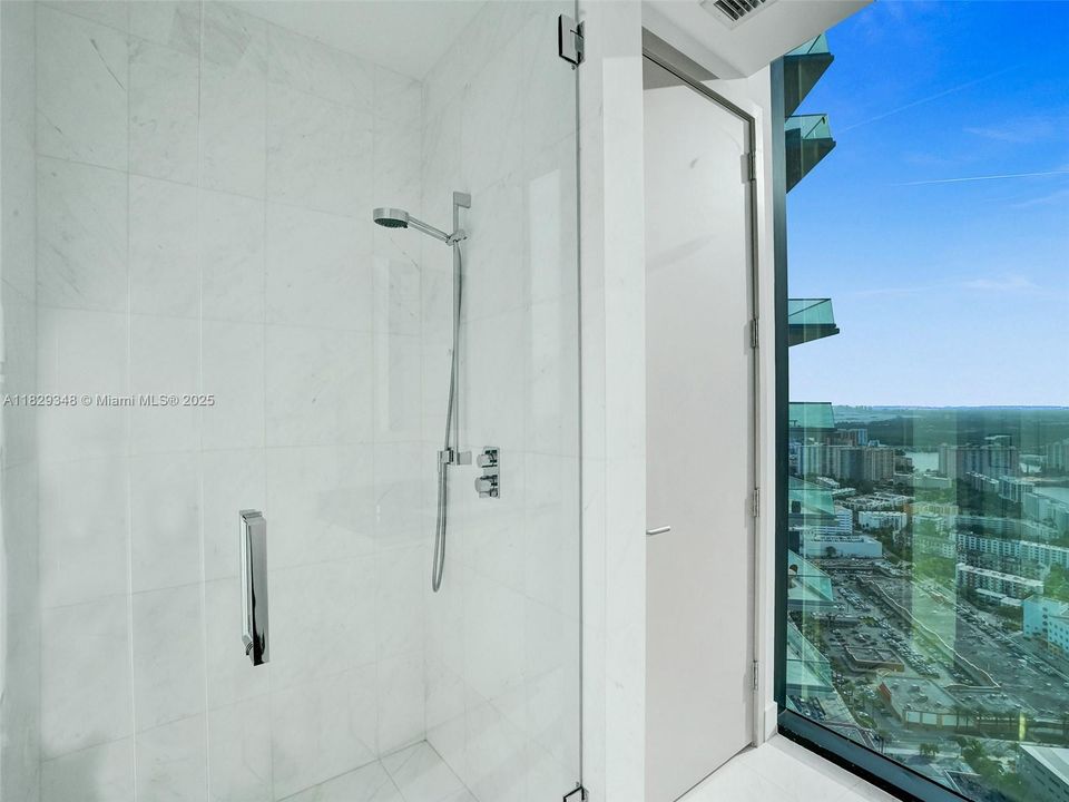 Recently Sold: $4,299,000 (3 beds, 4 baths, 3130 Square Feet)