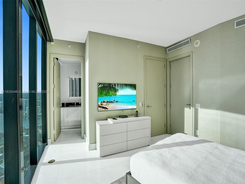 Recently Sold: $4,299,000 (3 beds, 4 baths, 3130 Square Feet)