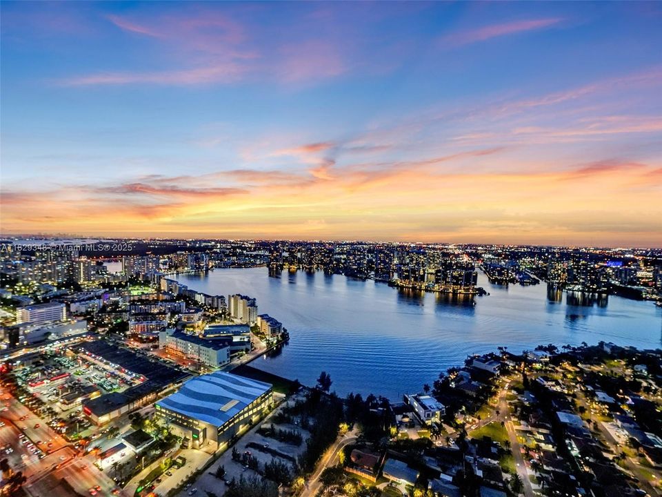 Recently Sold: $4,299,000 (3 beds, 4 baths, 3130 Square Feet)