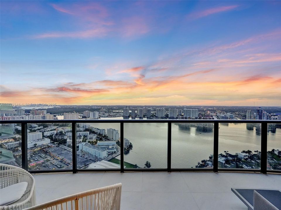 Recently Sold: $4,299,000 (3 beds, 4 baths, 3130 Square Feet)