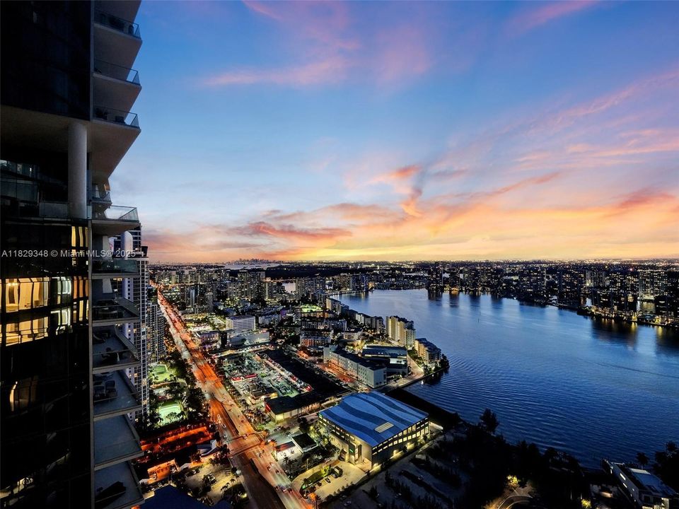 Recently Sold: $4,299,000 (3 beds, 4 baths, 3130 Square Feet)