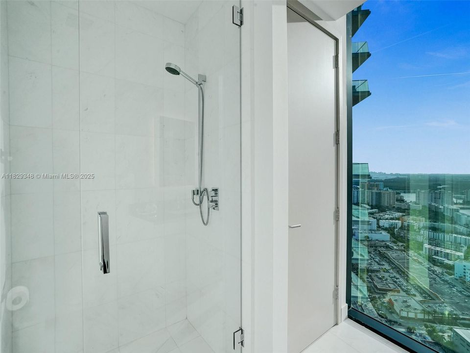 Recently Sold: $4,299,000 (3 beds, 4 baths, 3130 Square Feet)