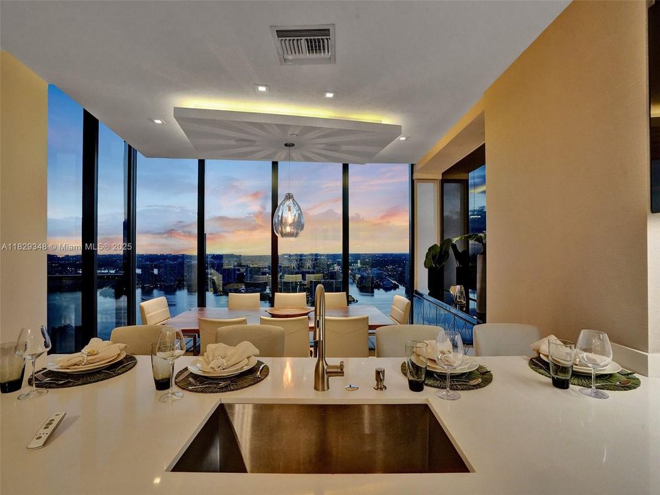 Recently Sold: $4,299,000 (3 beds, 4 baths, 3130 Square Feet)