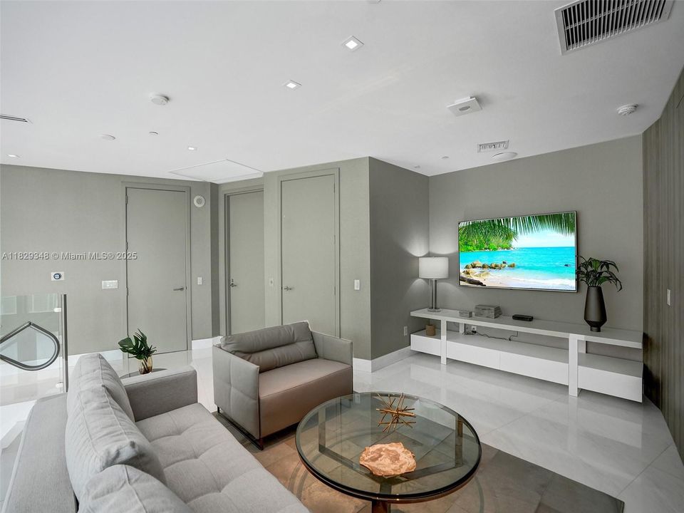 Recently Sold: $4,299,000 (3 beds, 4 baths, 3130 Square Feet)