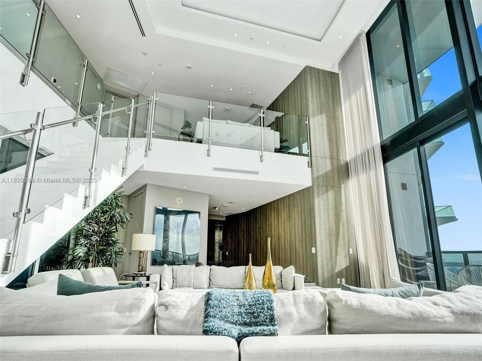 Recently Sold: $4,299,000 (3 beds, 4 baths, 3130 Square Feet)