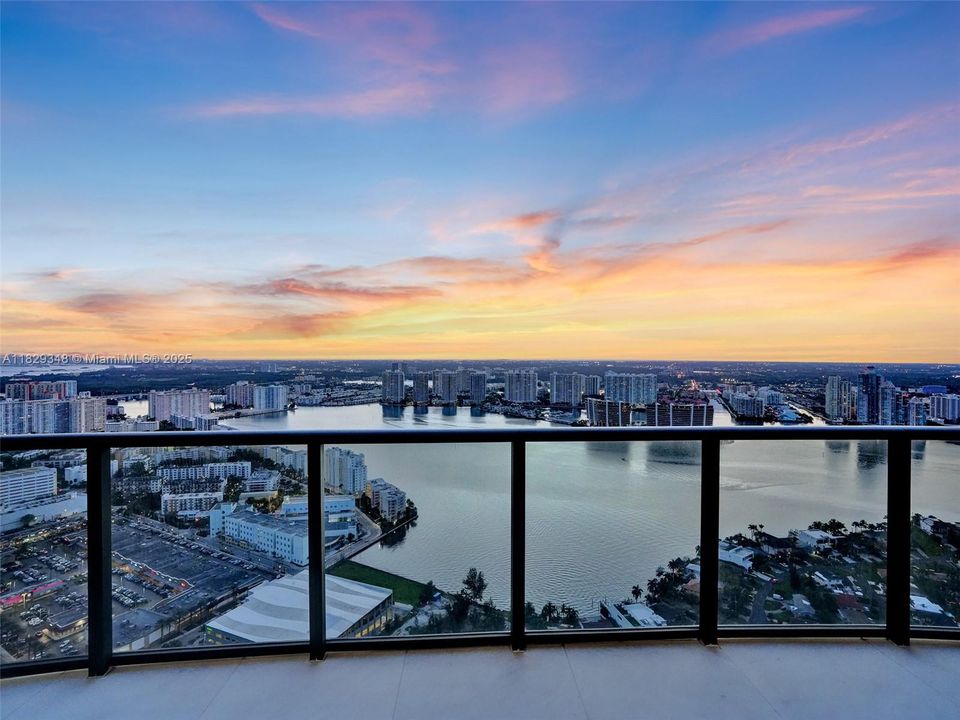 Recently Sold: $4,299,000 (3 beds, 4 baths, 3130 Square Feet)