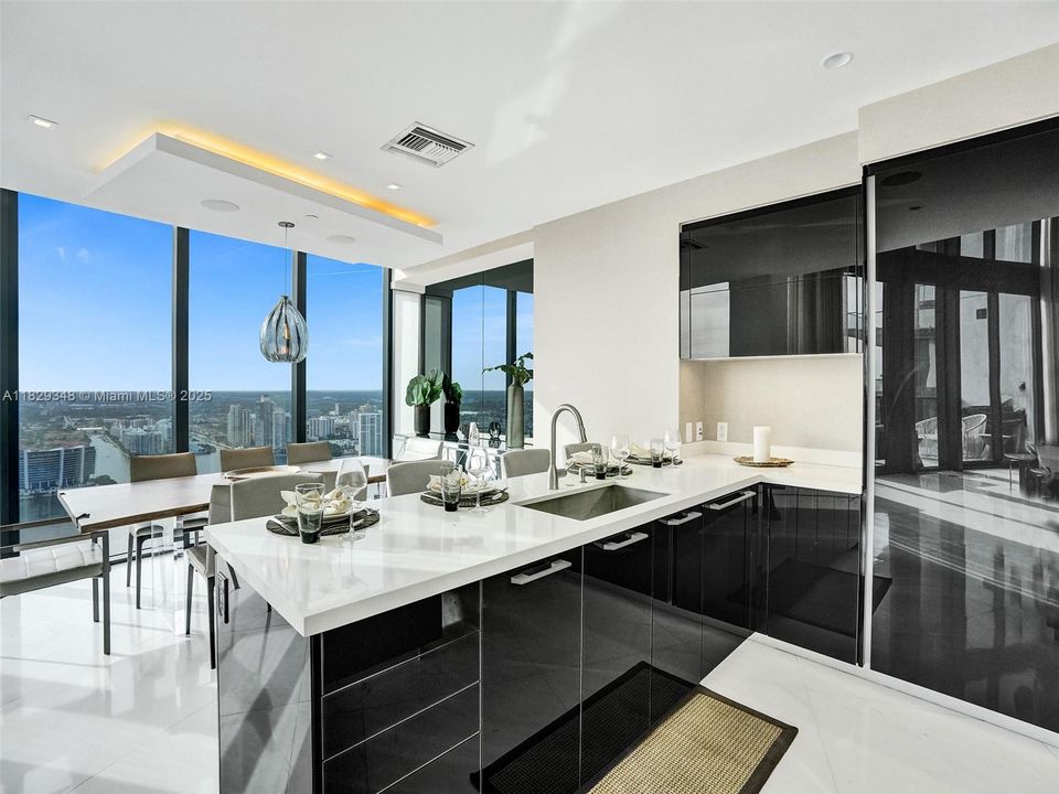 Recently Sold: $4,299,000 (3 beds, 4 baths, 3130 Square Feet)