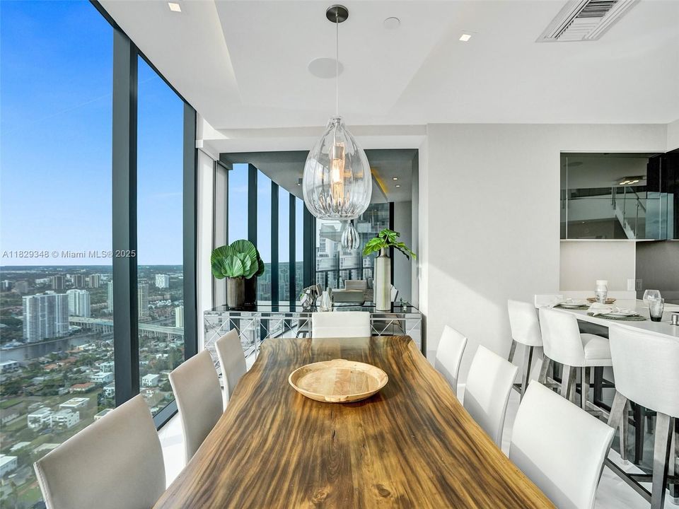 Recently Sold: $4,299,000 (3 beds, 4 baths, 3130 Square Feet)