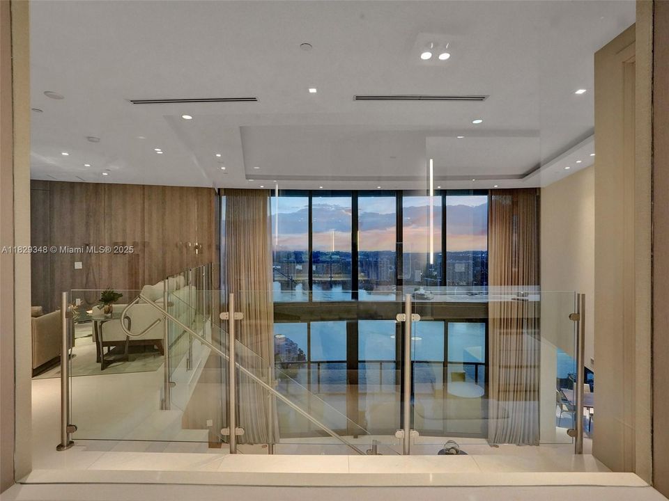 Recently Sold: $4,299,000 (3 beds, 4 baths, 3130 Square Feet)