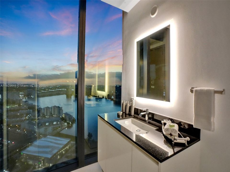 Recently Sold: $4,299,000 (3 beds, 4 baths, 3130 Square Feet)