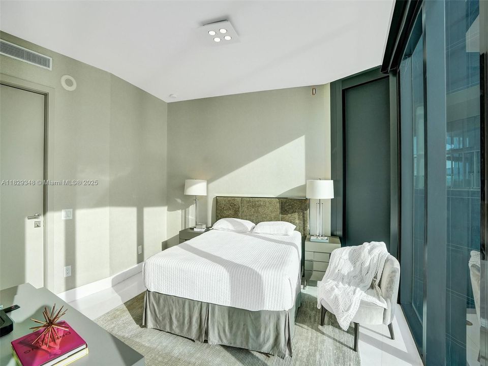 Recently Sold: $4,299,000 (3 beds, 4 baths, 3130 Square Feet)