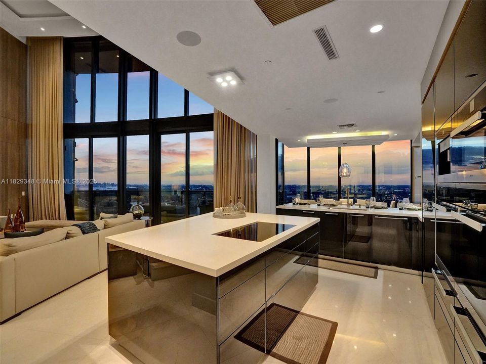 Recently Sold: $4,299,000 (3 beds, 4 baths, 3130 Square Feet)