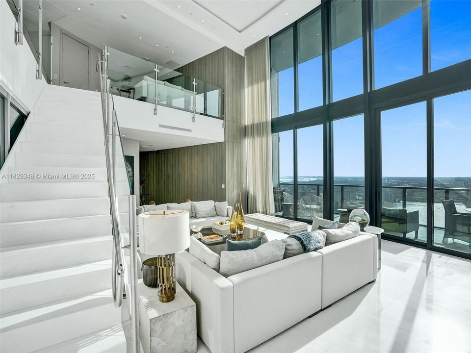 Recently Sold: $4,299,000 (3 beds, 4 baths, 3130 Square Feet)