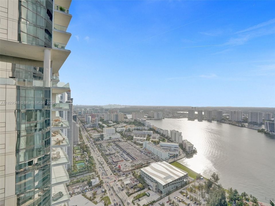 Recently Sold: $4,299,000 (3 beds, 4 baths, 3130 Square Feet)