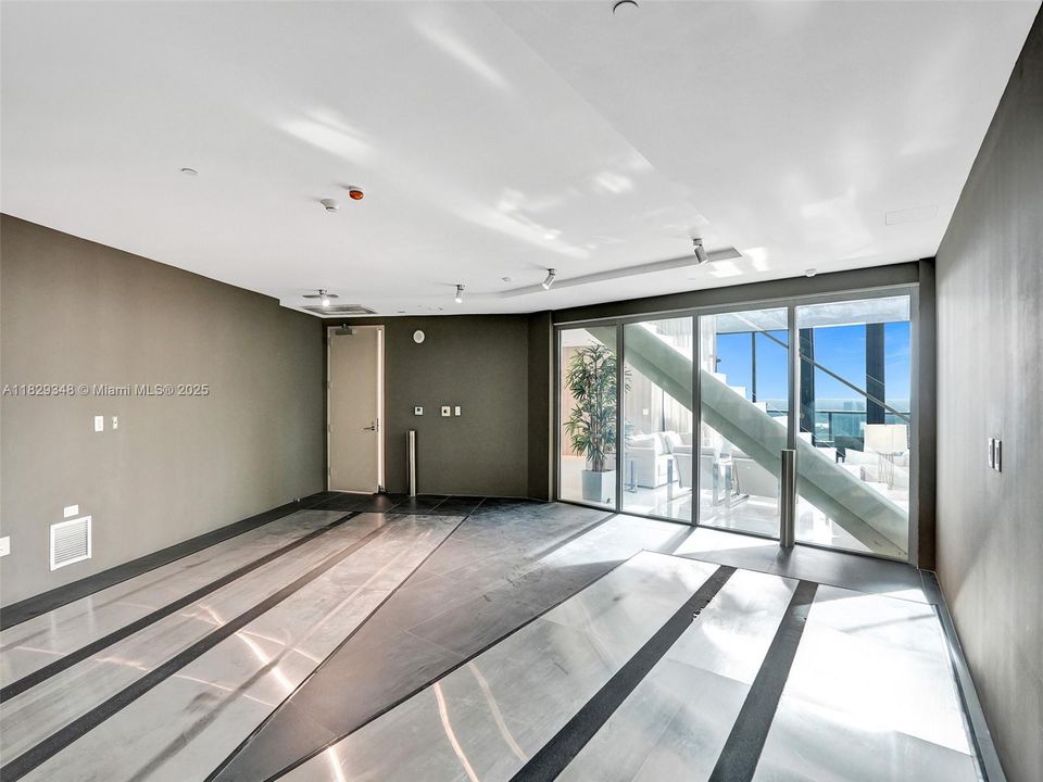 Recently Sold: $4,299,000 (3 beds, 4 baths, 3130 Square Feet)