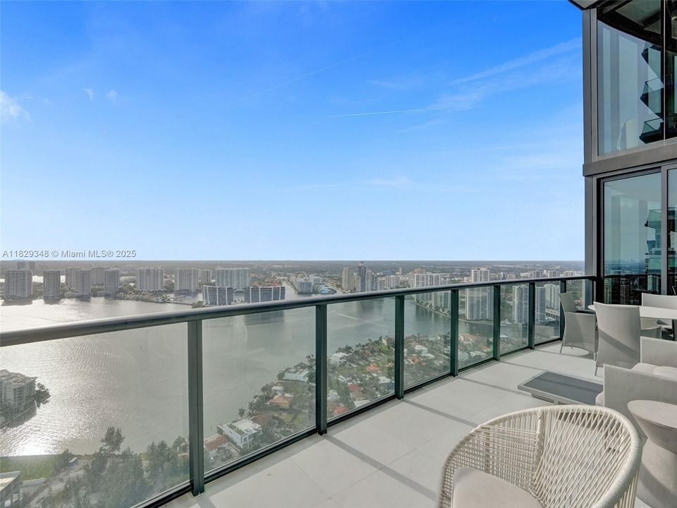 Recently Sold: $4,299,000 (3 beds, 4 baths, 3130 Square Feet)