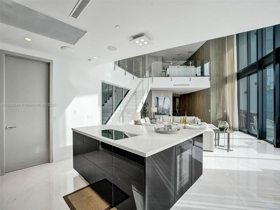 Recently Sold: $4,299,000 (3 beds, 4 baths, 3130 Square Feet)