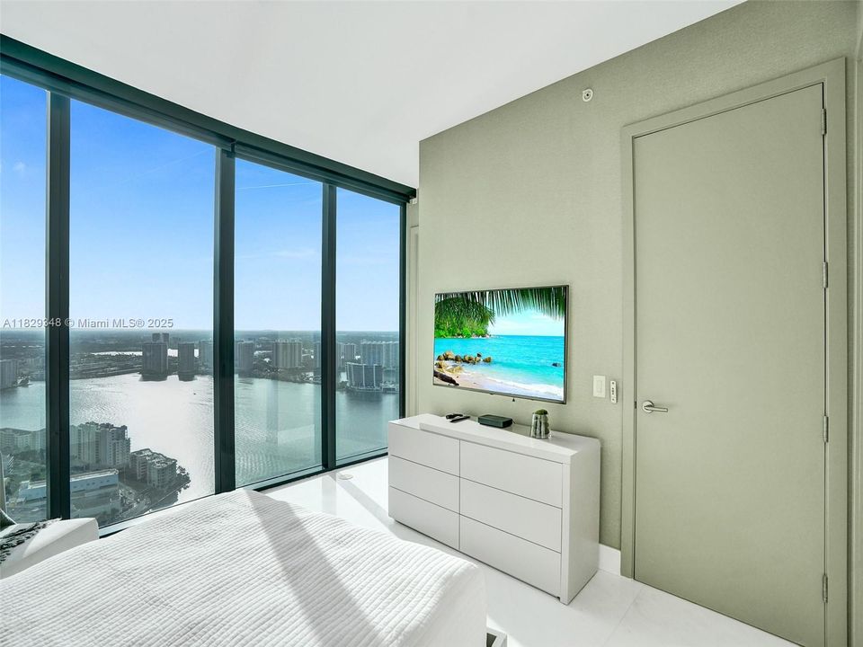 Recently Sold: $4,299,000 (3 beds, 4 baths, 3130 Square Feet)