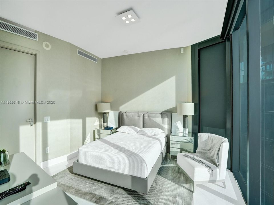 Recently Sold: $4,299,000 (3 beds, 4 baths, 3130 Square Feet)