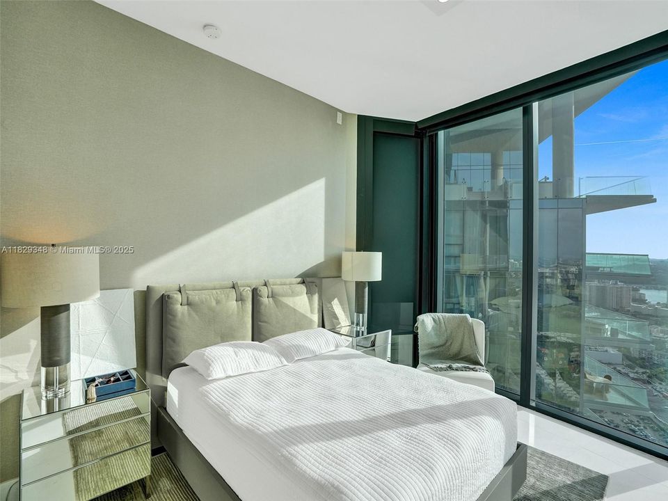 Recently Sold: $4,299,000 (3 beds, 4 baths, 3130 Square Feet)