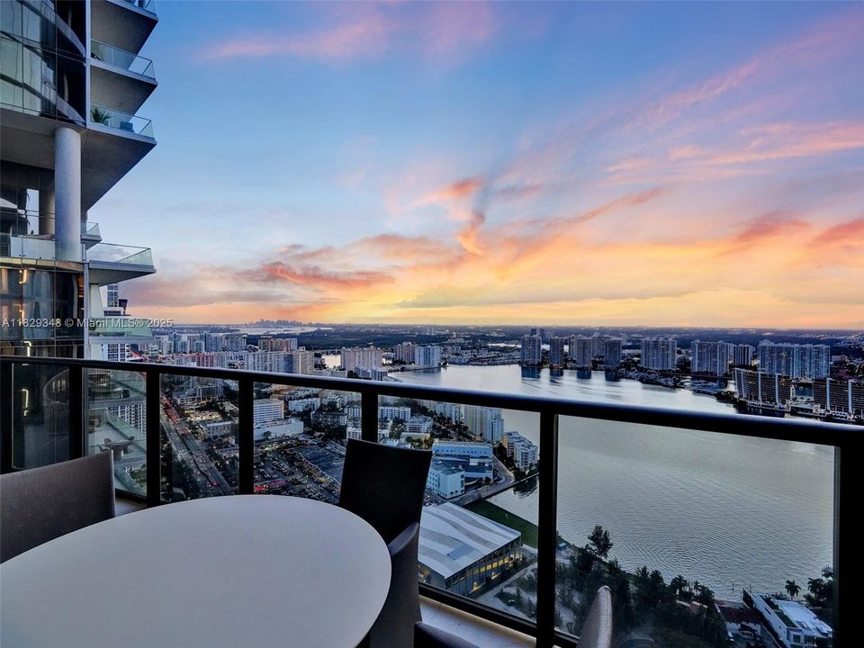 Recently Sold: $4,299,000 (3 beds, 4 baths, 3130 Square Feet)