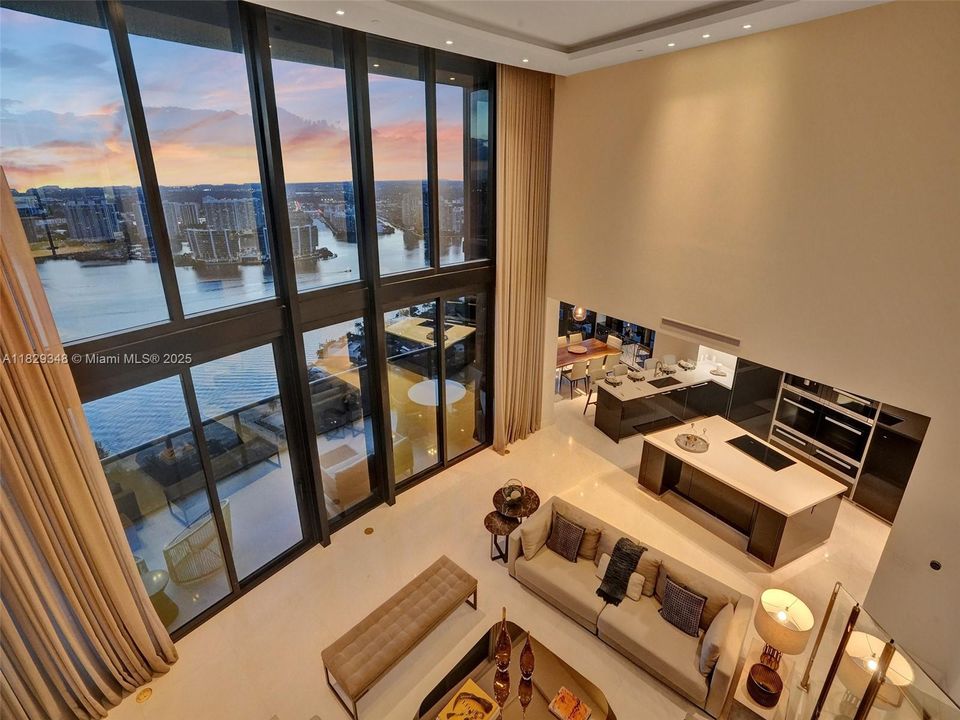 Recently Sold: $4,299,000 (3 beds, 4 baths, 3130 Square Feet)