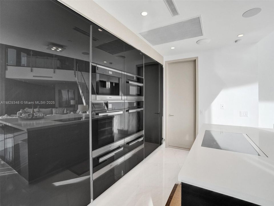 Recently Sold: $4,299,000 (3 beds, 4 baths, 3130 Square Feet)