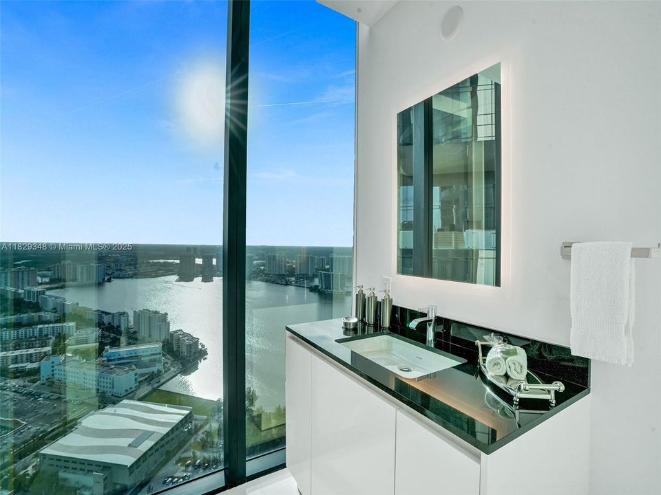 Recently Sold: $4,299,000 (3 beds, 4 baths, 3130 Square Feet)