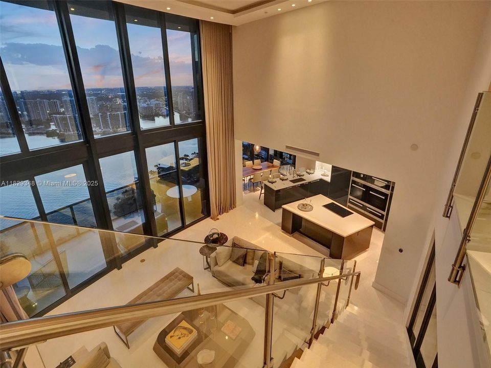 Recently Sold: $4,299,000 (3 beds, 4 baths, 3130 Square Feet)