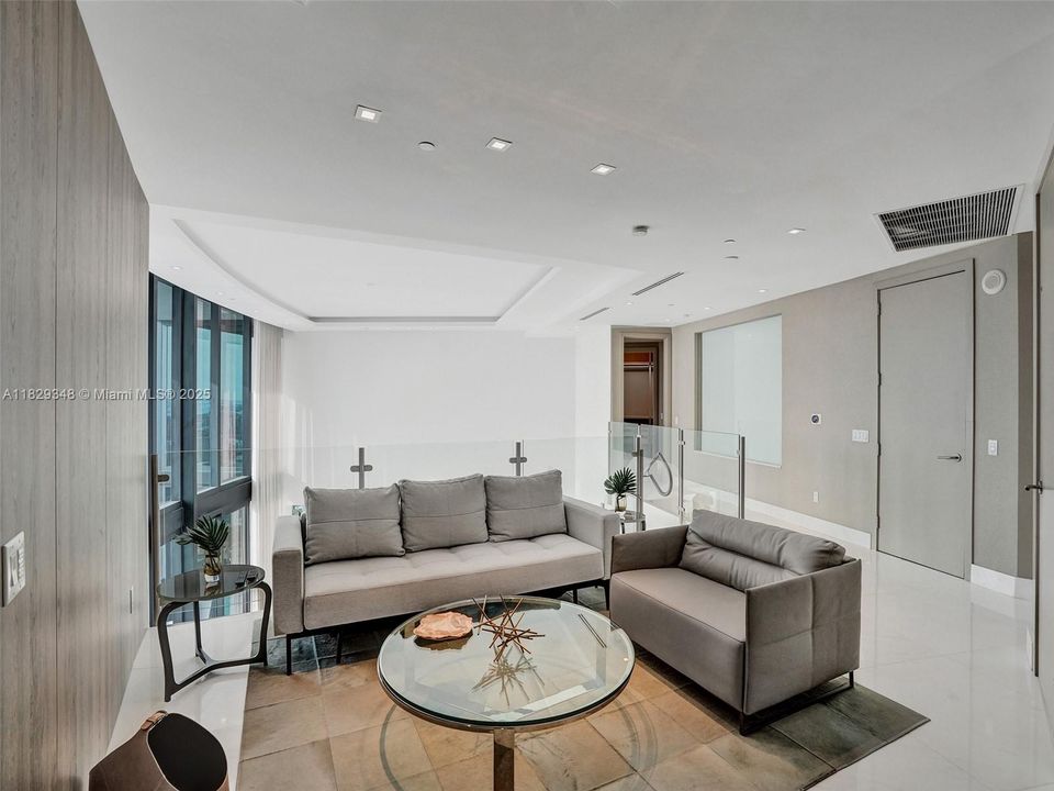 Recently Sold: $4,299,000 (3 beds, 4 baths, 3130 Square Feet)