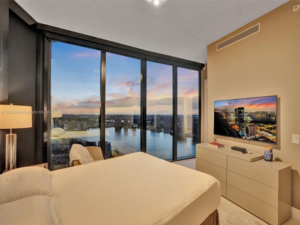 Recently Sold: $4,299,000 (3 beds, 4 baths, 3130 Square Feet)