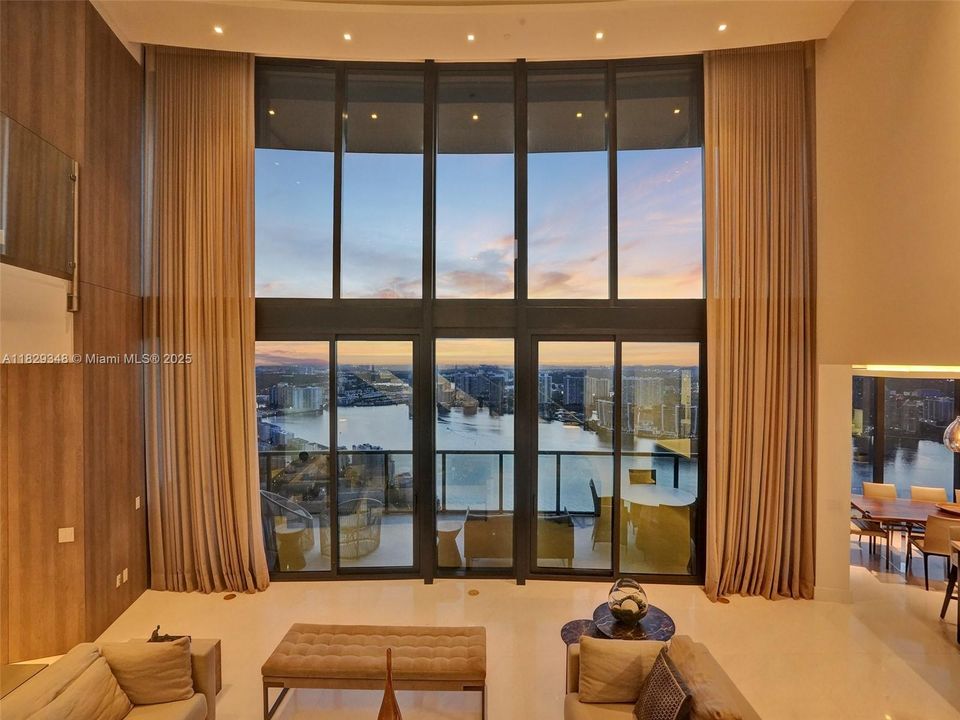 Recently Sold: $4,299,000 (3 beds, 4 baths, 3130 Square Feet)