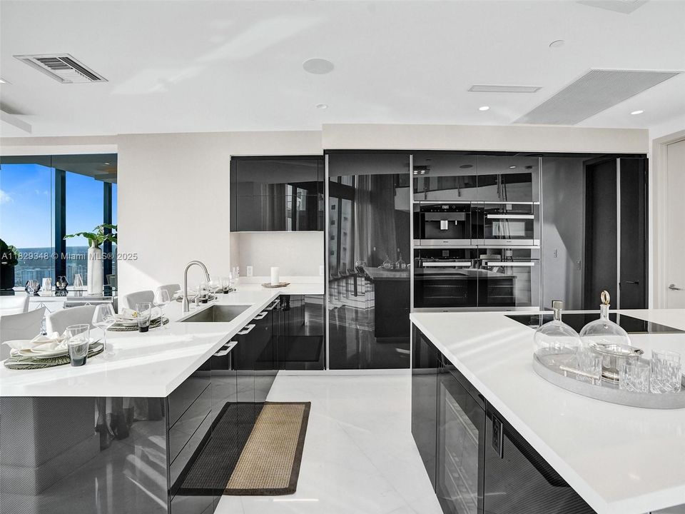 Recently Sold: $4,299,000 (3 beds, 4 baths, 3130 Square Feet)