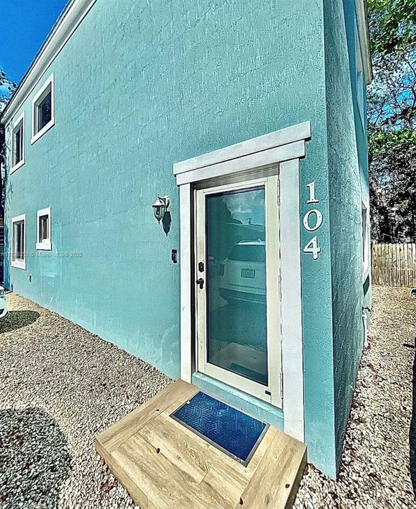 For Rent: $3,300 (3 beds, 2 baths, 1292 Square Feet)