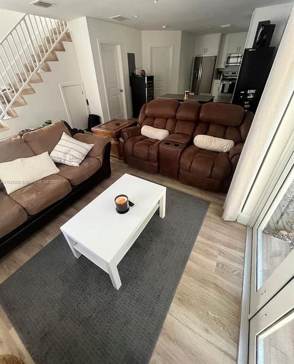 For Rent: $3,300 (3 beds, 2 baths, 1292 Square Feet)