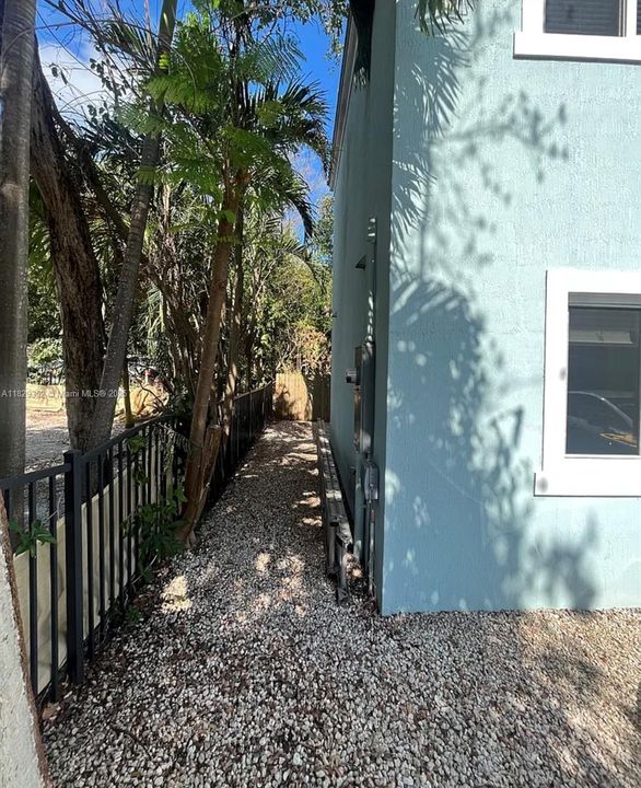 For Rent: $3,300 (3 beds, 2 baths, 1292 Square Feet)