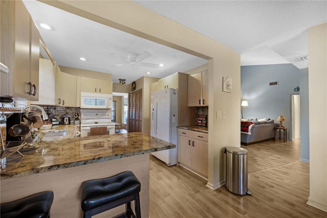 Vendido Recientemente: $389,000 (3 camas, 2 baños, 1823 Pies cuadrados)