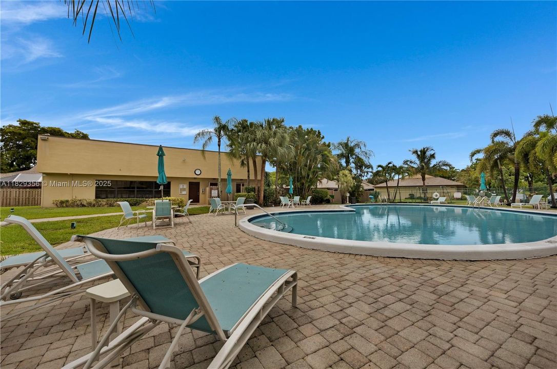 Vendido Recientemente: $389,000 (3 camas, 2 baños, 1823 Pies cuadrados)