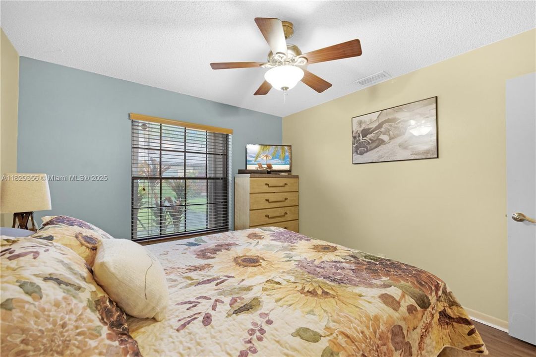 Vendido Recientemente: $389,000 (3 camas, 2 baños, 1823 Pies cuadrados)