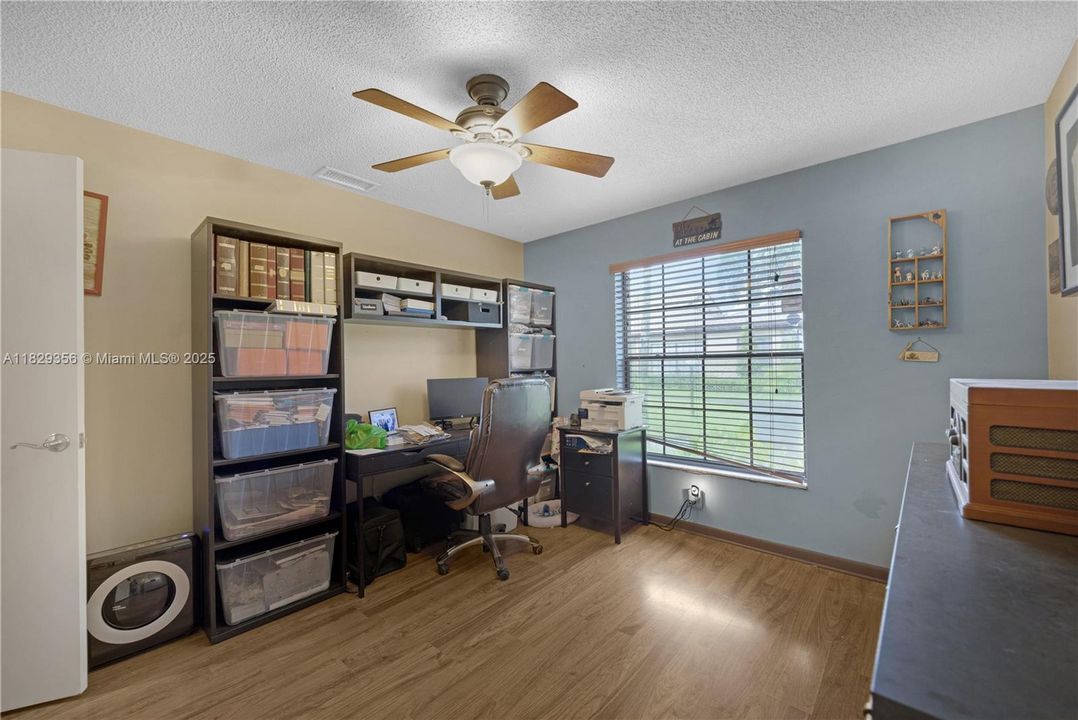 Vendido Recientemente: $389,000 (3 camas, 2 baños, 1823 Pies cuadrados)