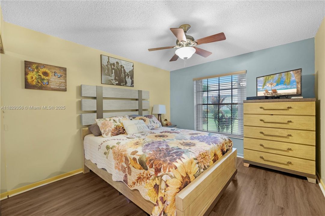 Vendido Recientemente: $389,000 (3 camas, 2 baños, 1823 Pies cuadrados)