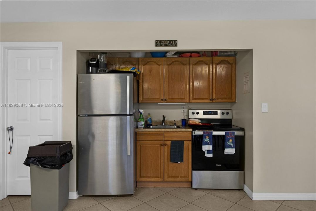 Vendido Recientemente: $389,000 (3 camas, 2 baños, 1823 Pies cuadrados)