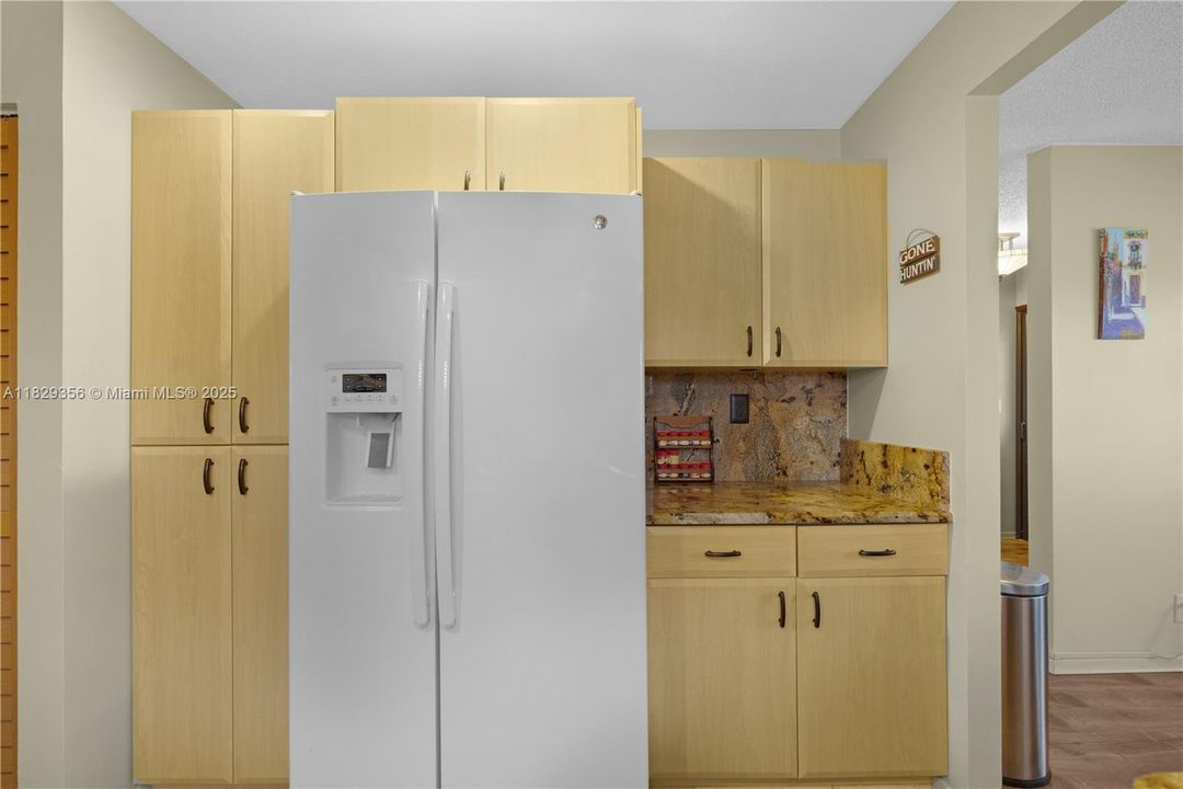 Vendido Recientemente: $389,000 (3 camas, 2 baños, 1823 Pies cuadrados)