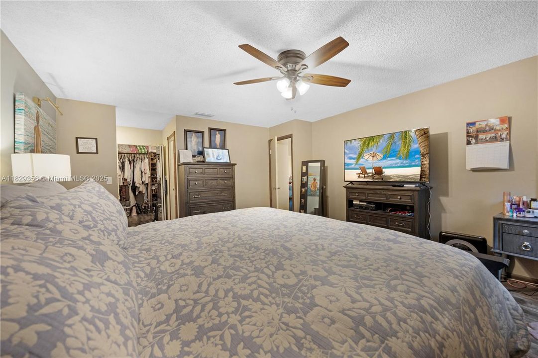 Vendido Recientemente: $389,000 (3 camas, 2 baños, 1823 Pies cuadrados)