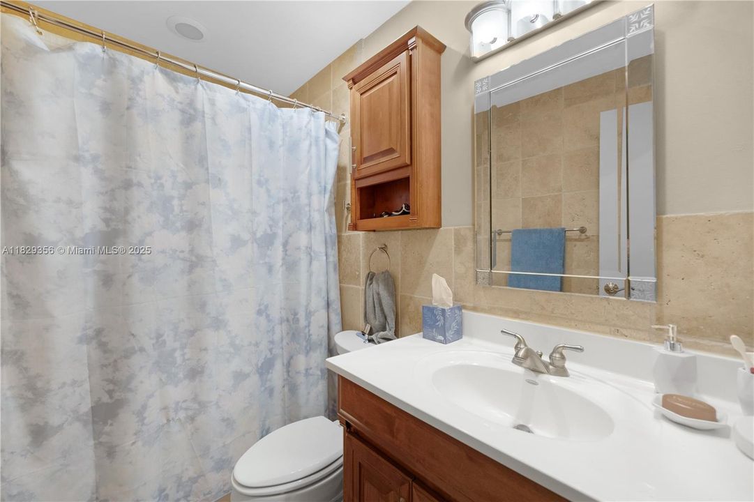 Vendido Recientemente: $389,000 (3 camas, 2 baños, 1823 Pies cuadrados)