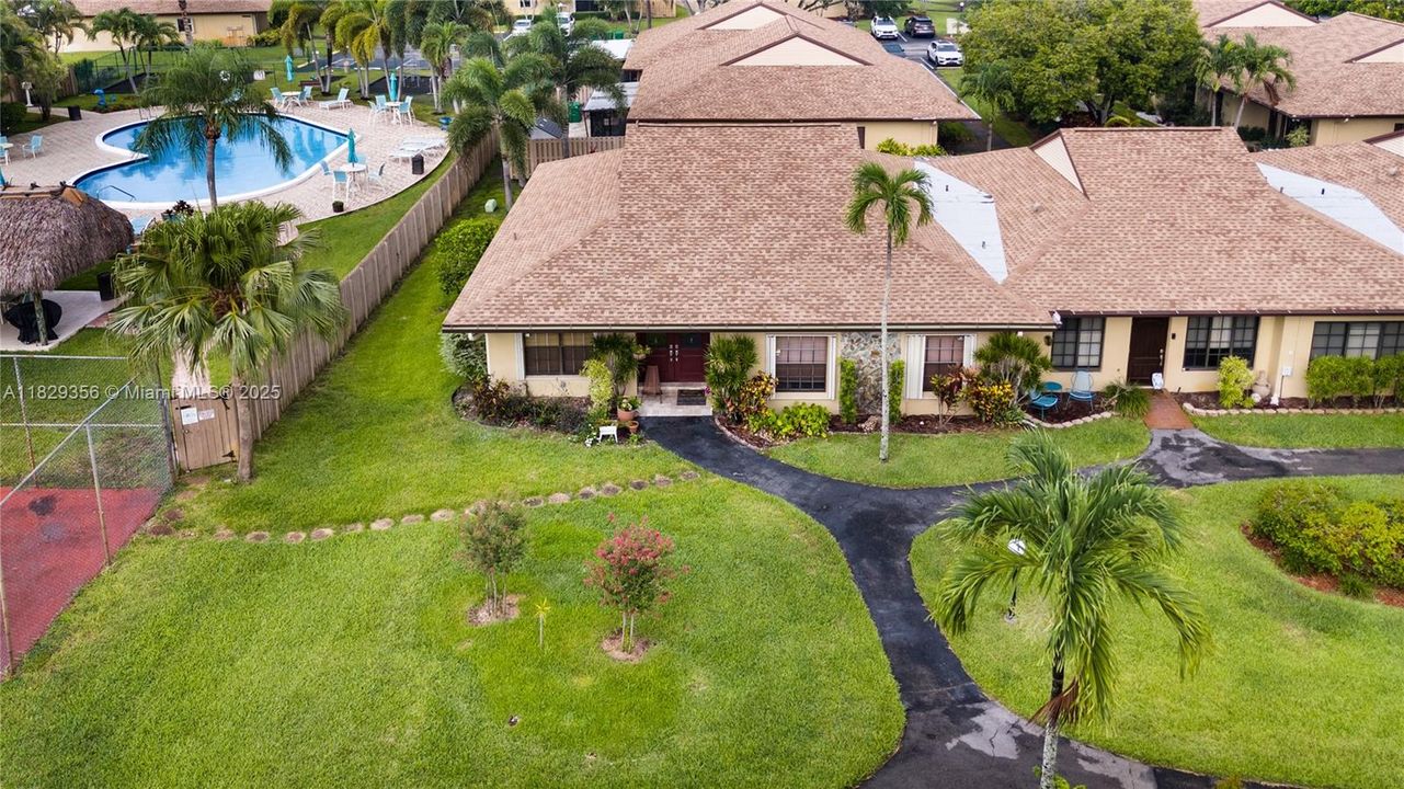 Vendido Recientemente: $389,000 (3 camas, 2 baños, 1823 Pies cuadrados)