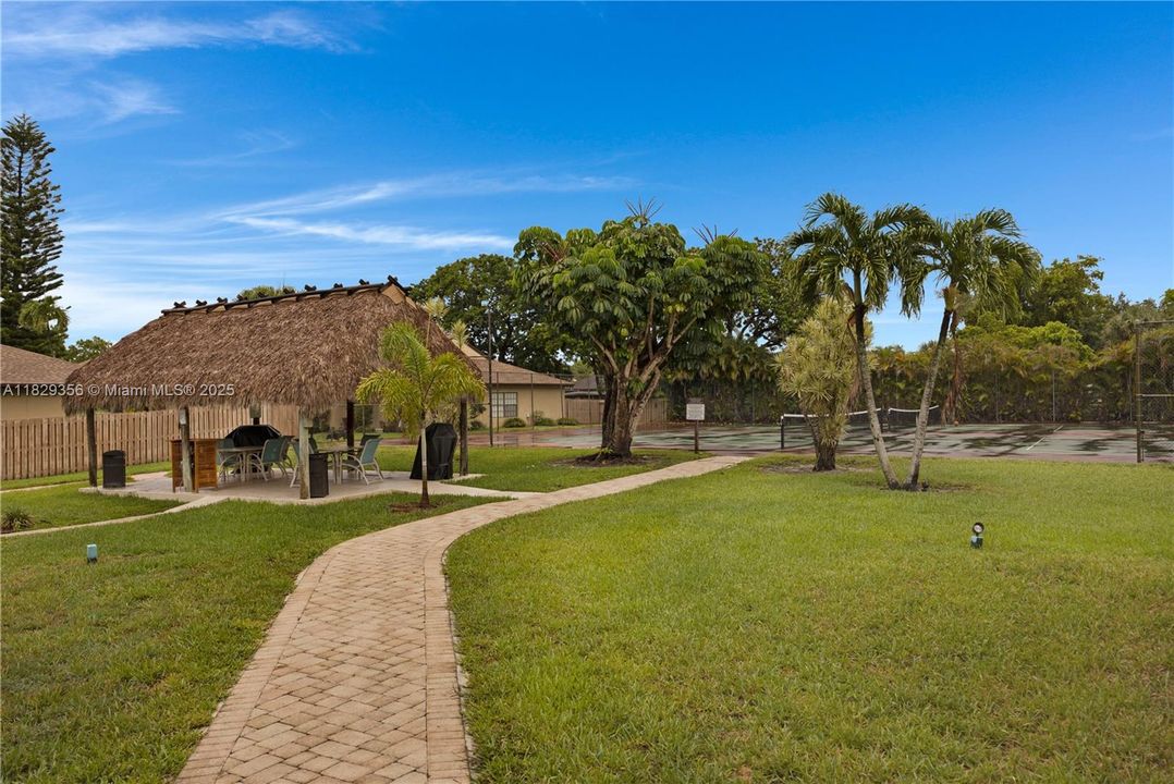 Vendido Recientemente: $389,000 (3 camas, 2 baños, 1823 Pies cuadrados)