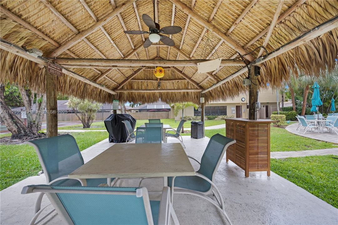 Vendido Recientemente: $389,000 (3 camas, 2 baños, 1823 Pies cuadrados)