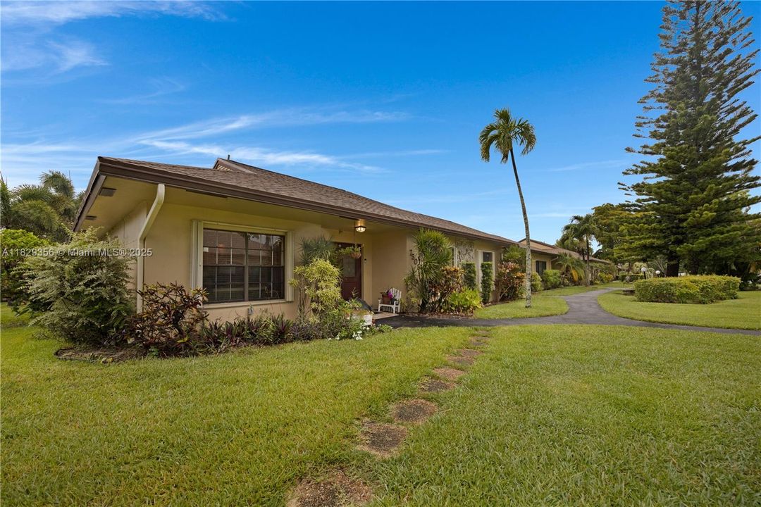 Vendido Recientemente: $389,000 (3 camas, 2 baños, 1823 Pies cuadrados)